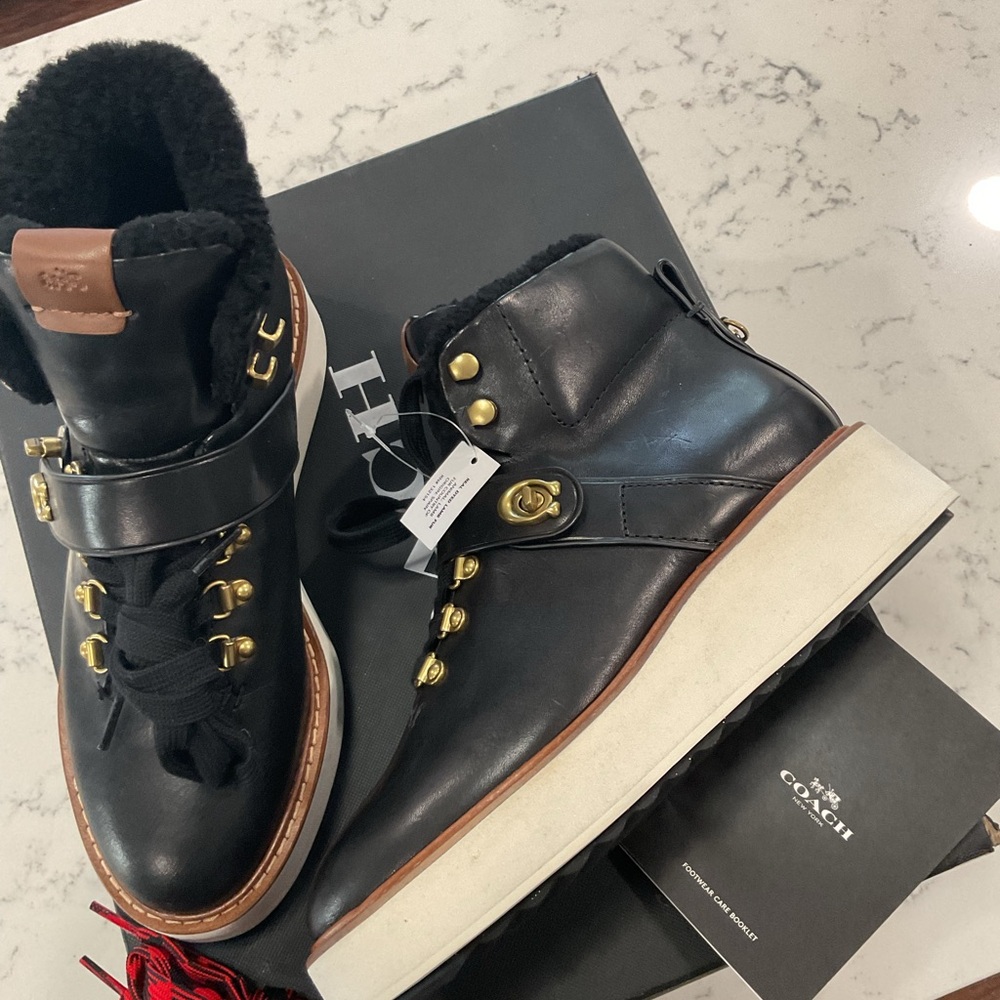 NWT in box Coach Women’s Urban Hiker Suede Ankle Boot Size 7.5 B. - Picture 2 of 4